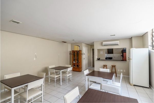 Apartamento reformado 3 dormitórios com vista aberta no Mont Serrat