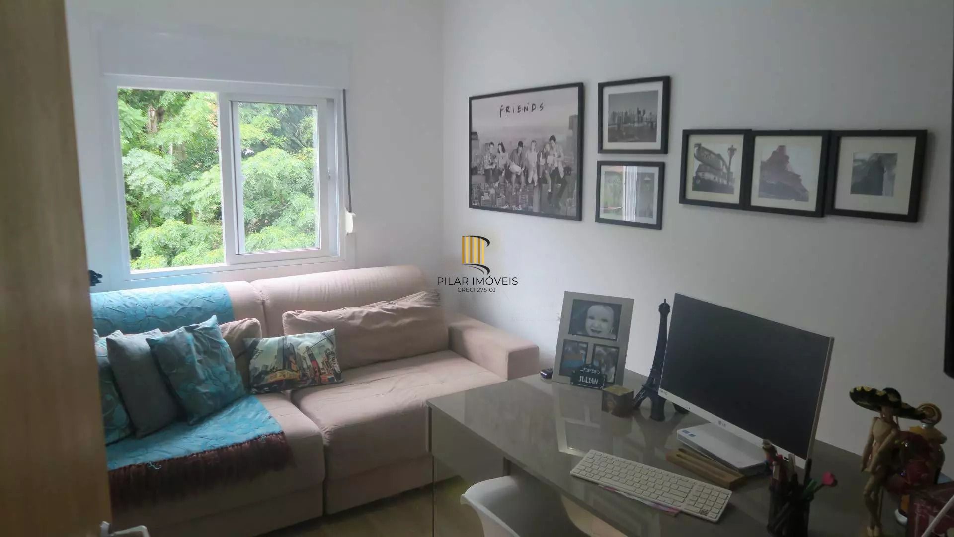 Apartamento com 3 dormitórios, suíte e churrasqueira.