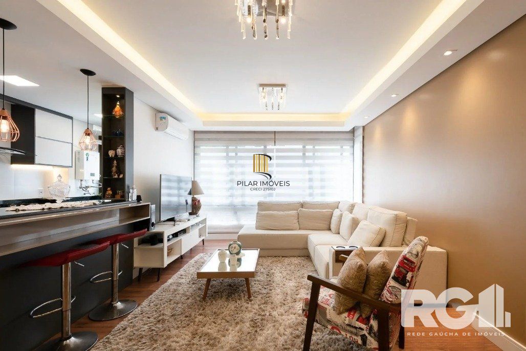 Apartamento de 3 dormitórios com suíte e churrasqueira, lavabo e 2 vagas de garagem.