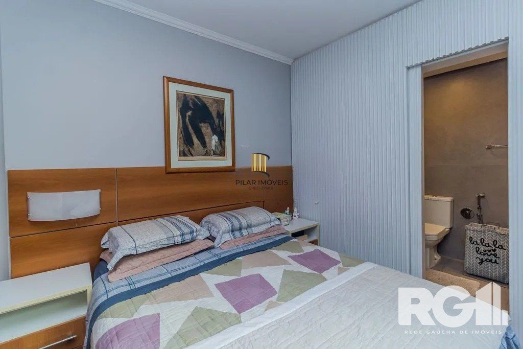Apartamento com 94m², 3 quartos, 1 suíte, 2 vagas, no bairro Cristo Redentor em Porto Alegre..