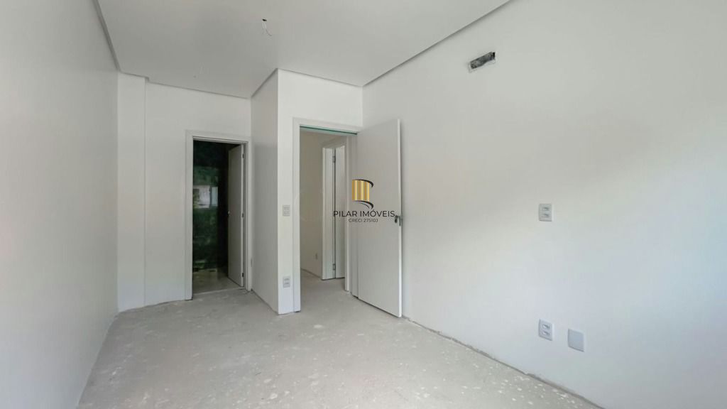 Casa térrea com 3 suítes, lavabo e 2 vagas.