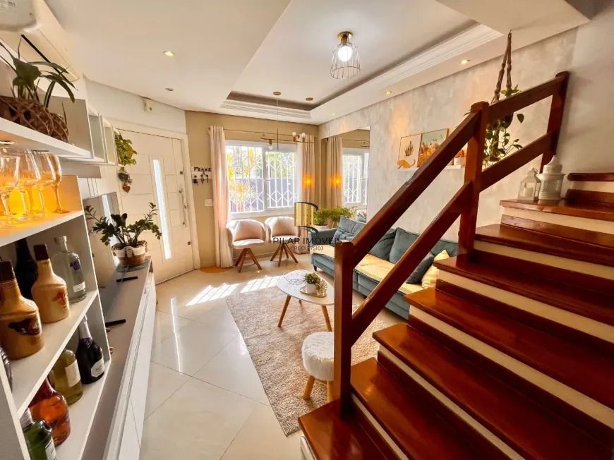 Casa Reformada em Condomínio com Suíte e Espaço Versátil Avenida Ecoville