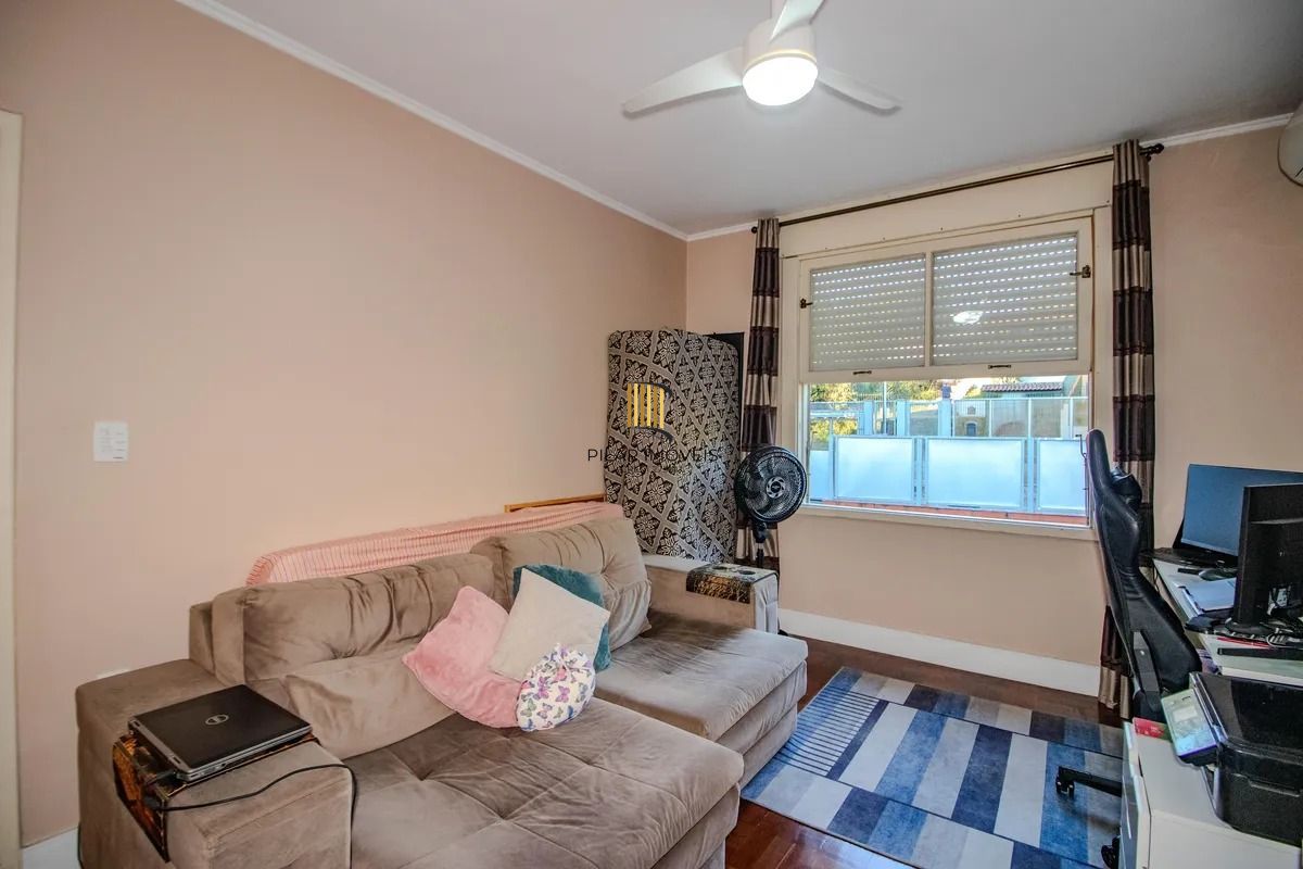 Casa Reformada com 5 Dormitórios e Amplo Pátio