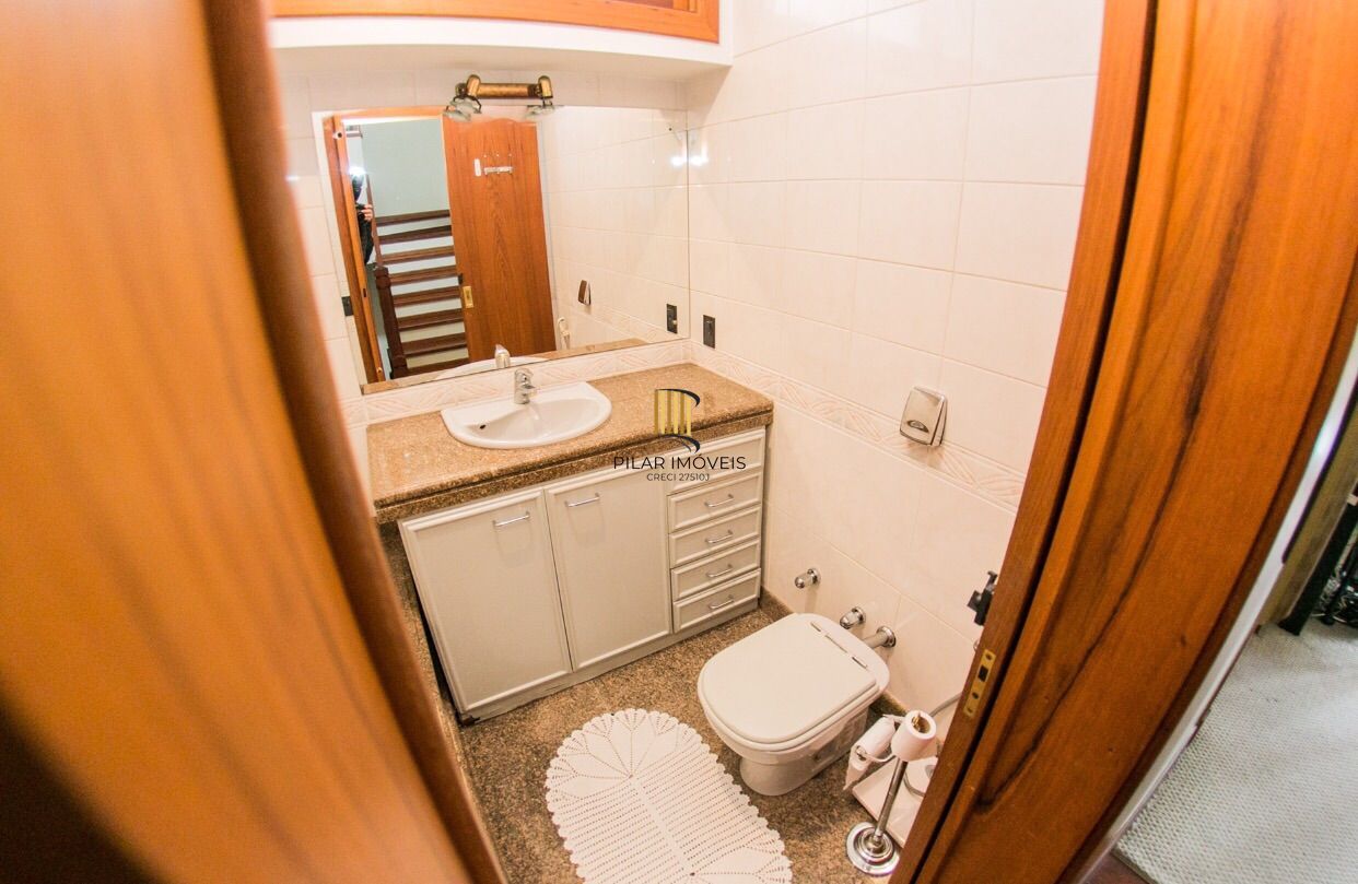 Casa de Condomínio 6 dormitórios no bairro Três Figueiras