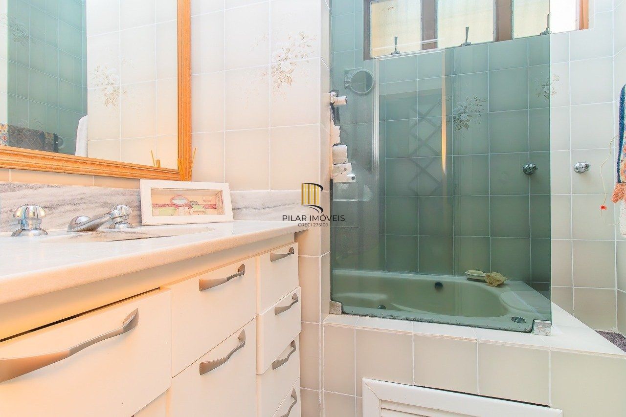 Casa ampla com pátio, edícula e terraço – Vila Ipiranga, Porto Alegre