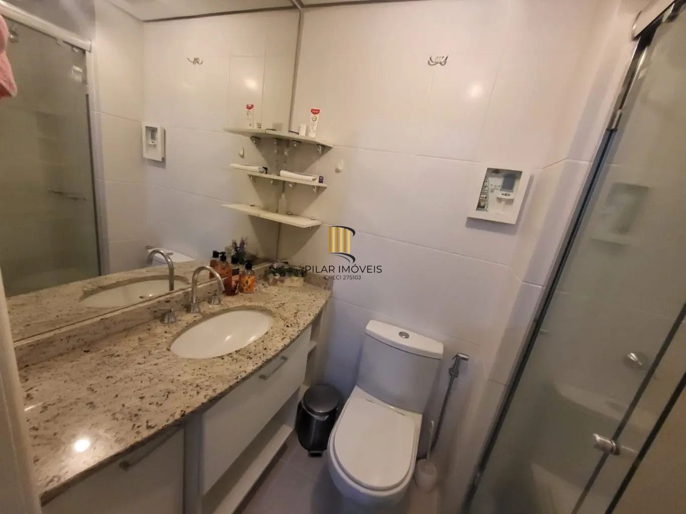 Apartamento com 1 quarto e 53m² à venda em Menino Deus, Porto Alegre.