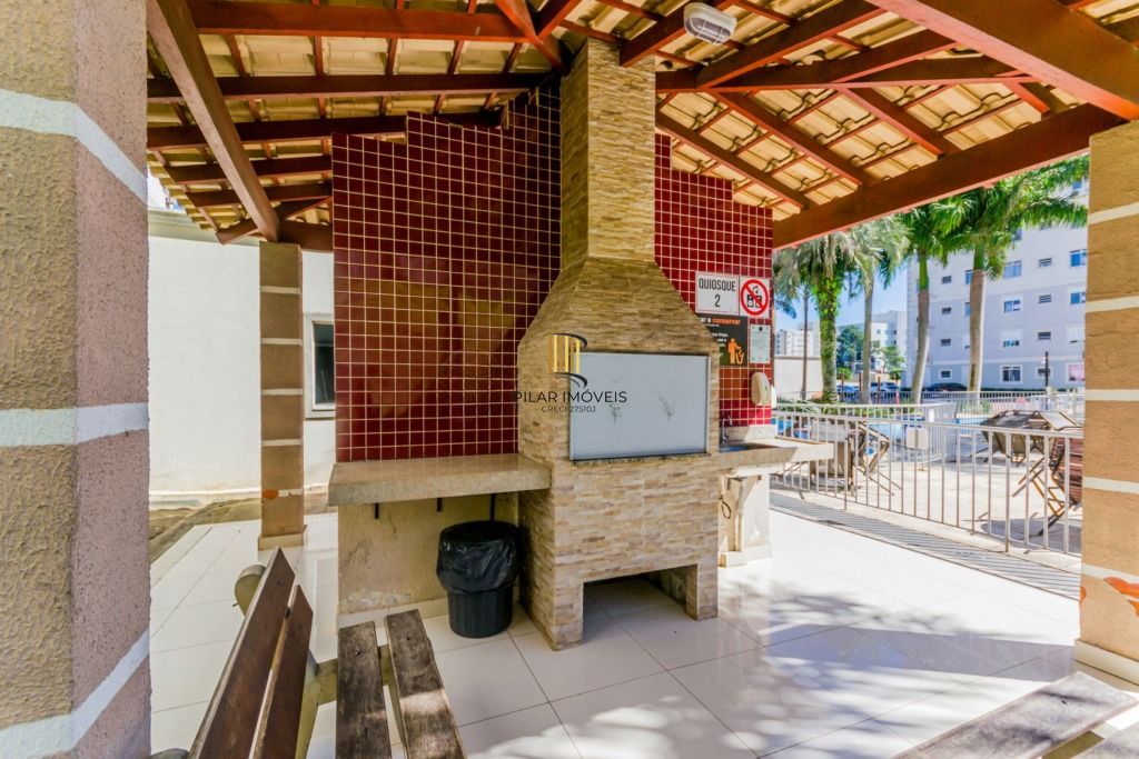 Apartamento com 2 dormitórios, suíte, sacada, churrasqueira e vaga.