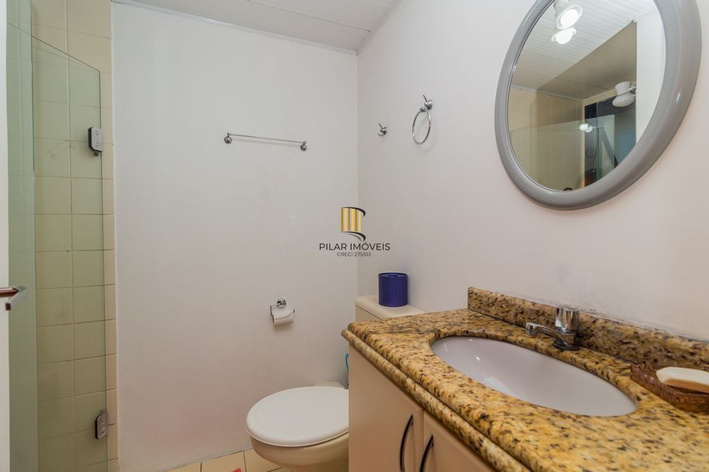 Apartamento iluminado com 2 dormitórios e vaga escriturada