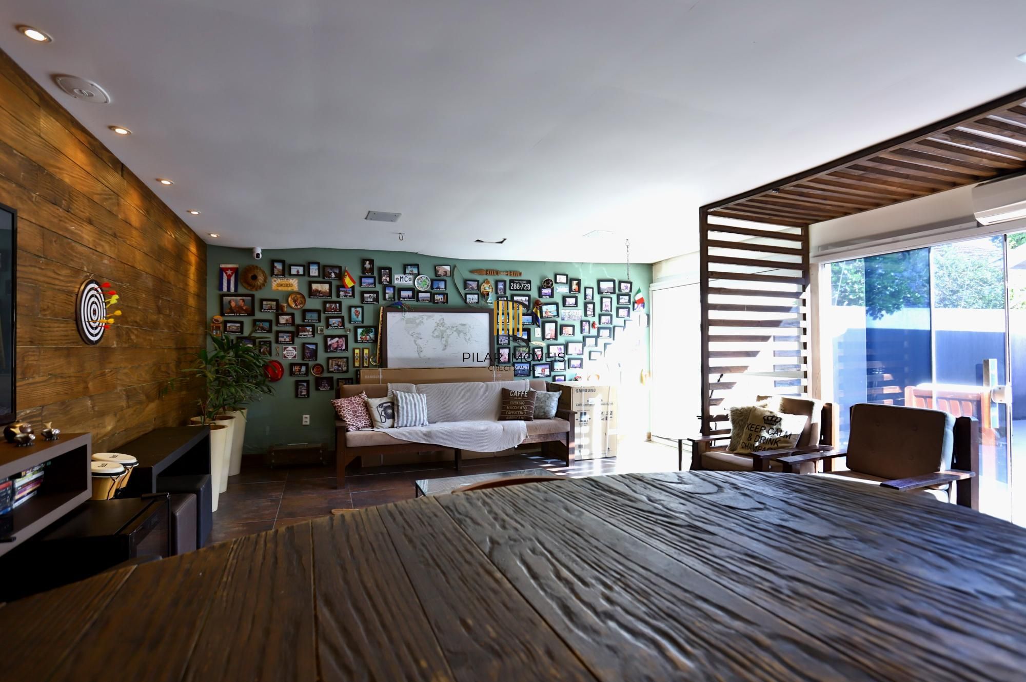 Casa mobiliada com suíte, patio e espaço gourmet completo