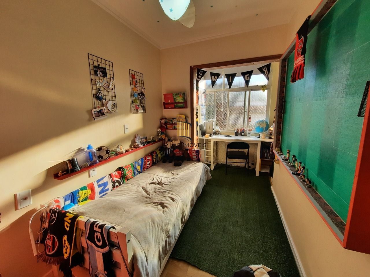 Cobertura com 3 dormitórios, suíte, piscina e churrasqueira.