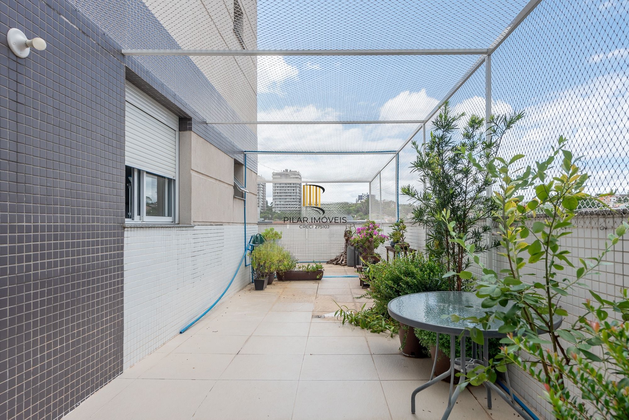 Apartamento Garden mobiliado, com 180 m² privativos, no bairro Chácara das Pedras