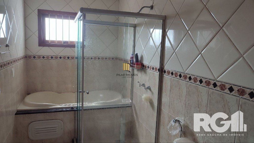 Casa com 3 dormitórios na Rua, Paulo Madureira Coelho, proximo ao novo Cesto, Morro Santana