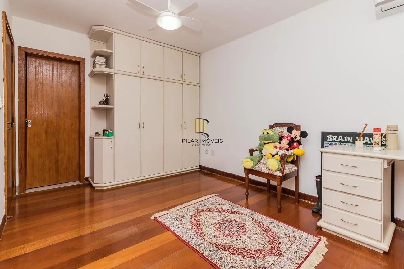 Casa 4 dormitórios no bairro Chácara das Pedras