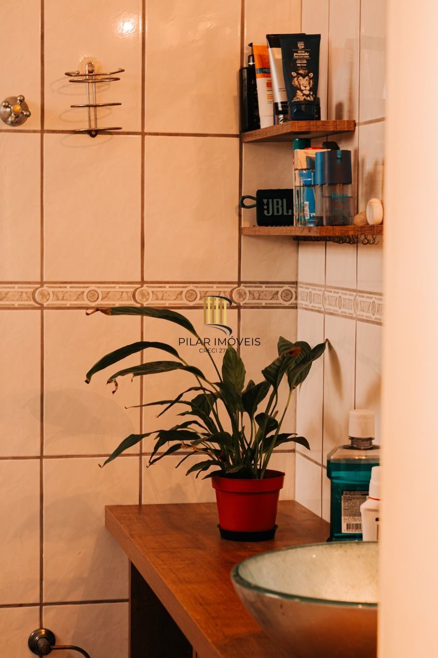 Apartamento de 2 dormitórios, transformado em 1, totalmente reformado.