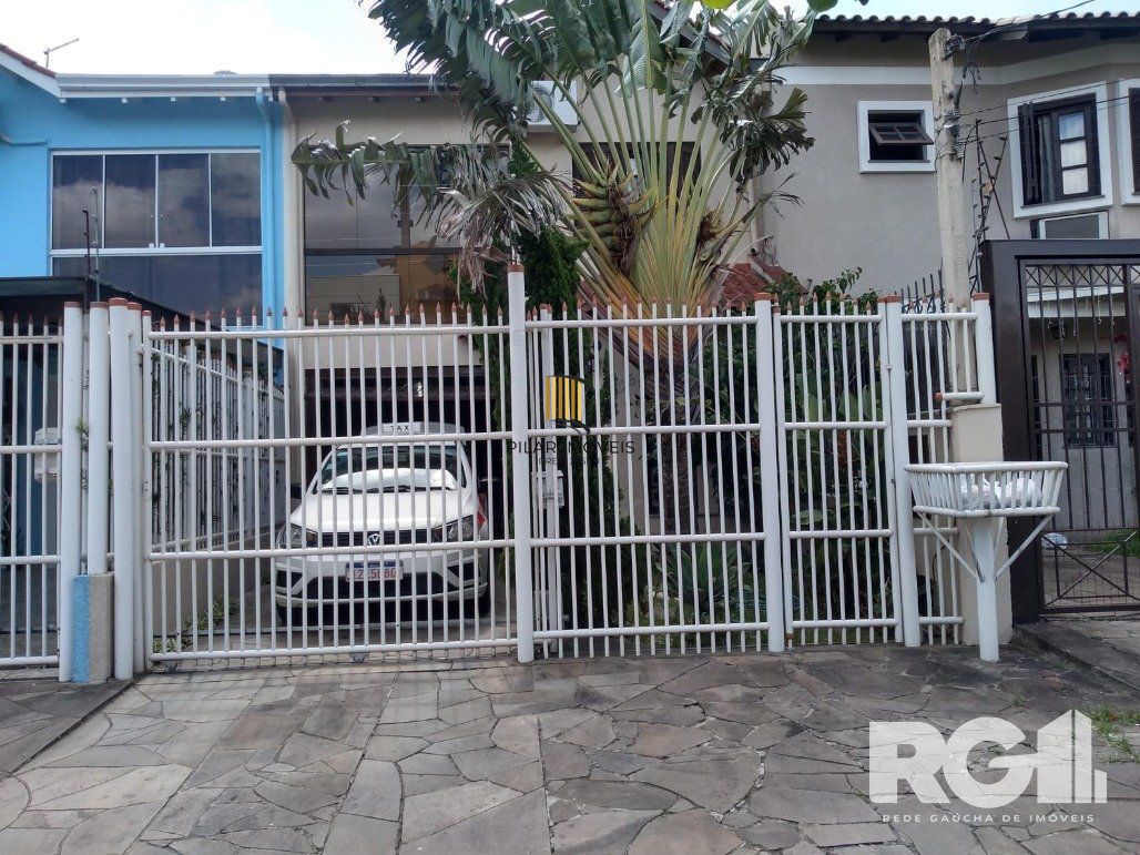 Excelente casa  3 dorm, 122m² privativos, amplo pátio com piscina nos fundos,  Rua Doutor João César Krieger
