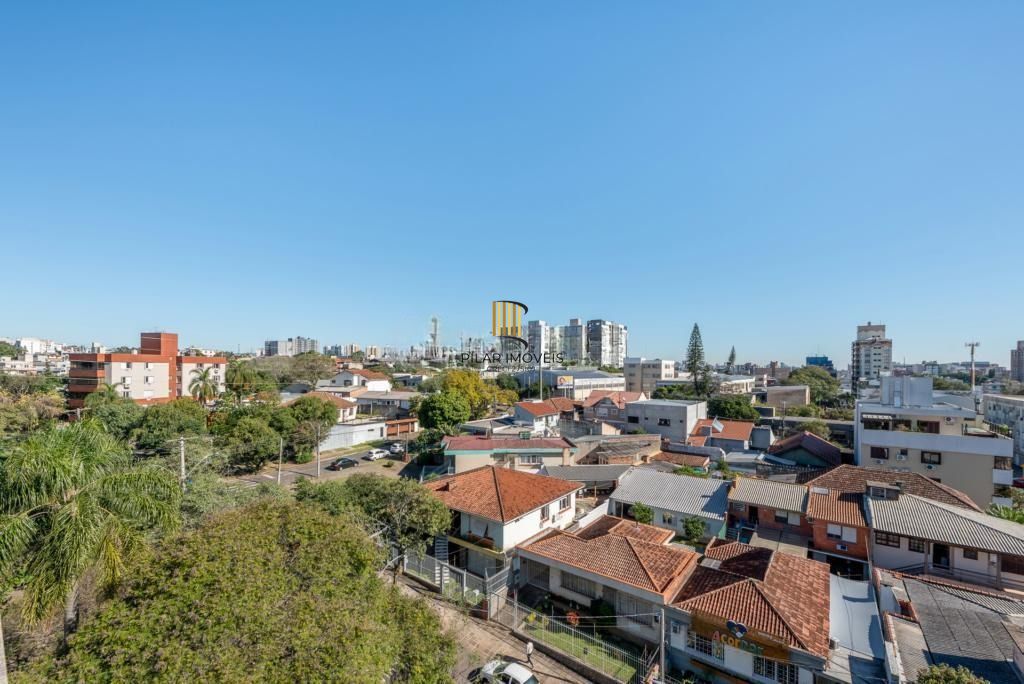 Cobertura com 3 dormitórios, suíte, piscina e churrasqueira.