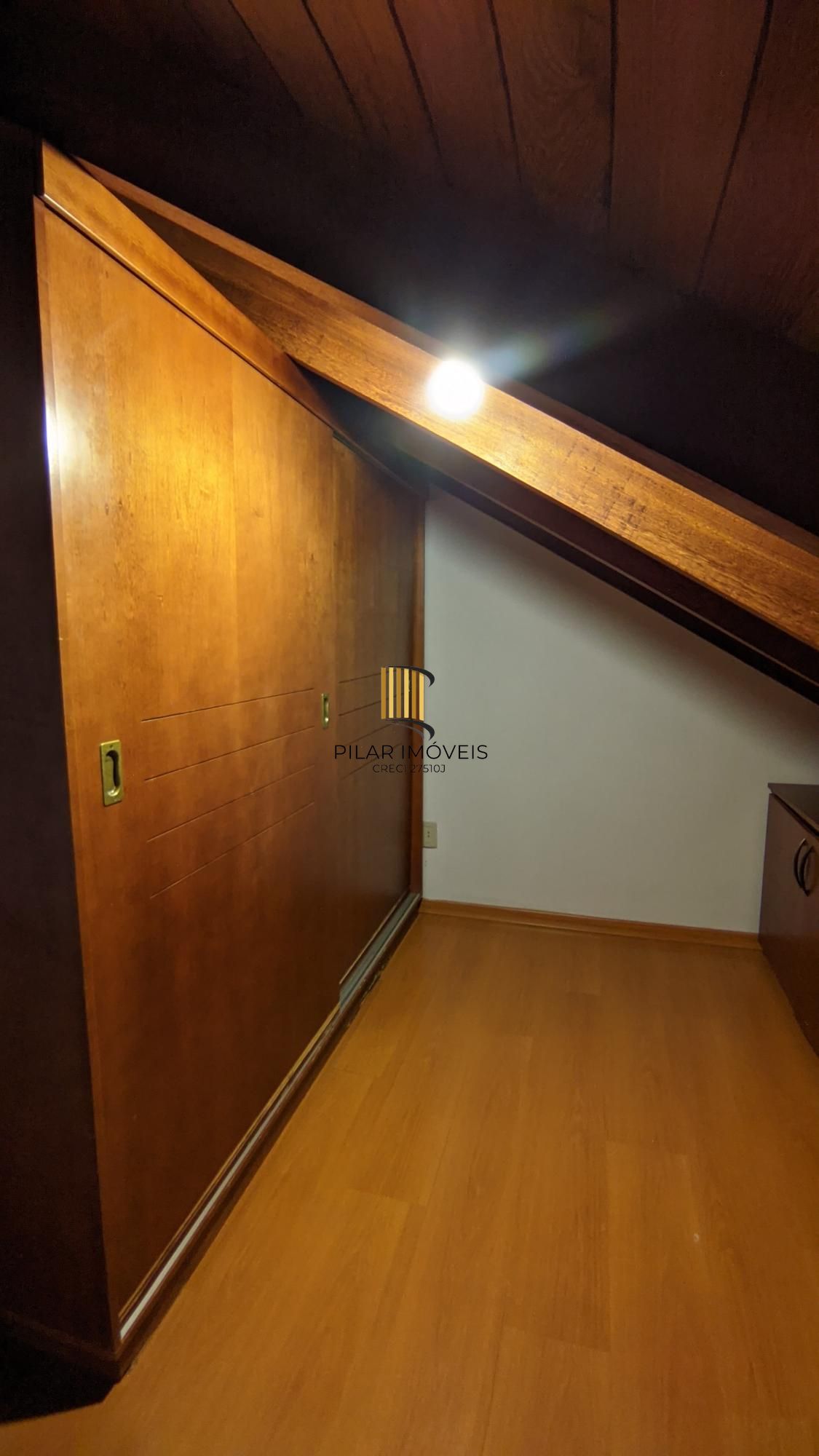 Casa de 3 Andares com Pátio e Churrasqueira Próxima ao Bourbon Country