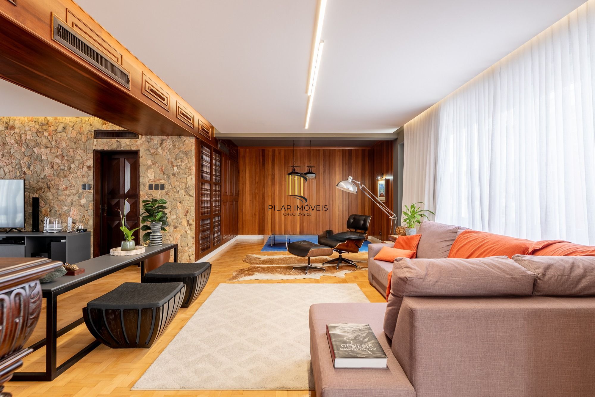 Apartamento com 295m² e 3 dormitórios, 1 suíte, 2 vagas individuais, no bairro Independência