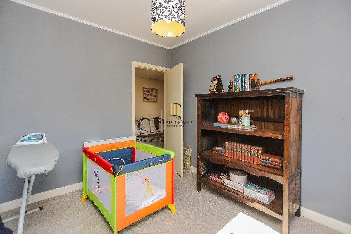 Apartamento com 3 dormitórios, suíte, 2 vagas e varanda com churrasqueira.