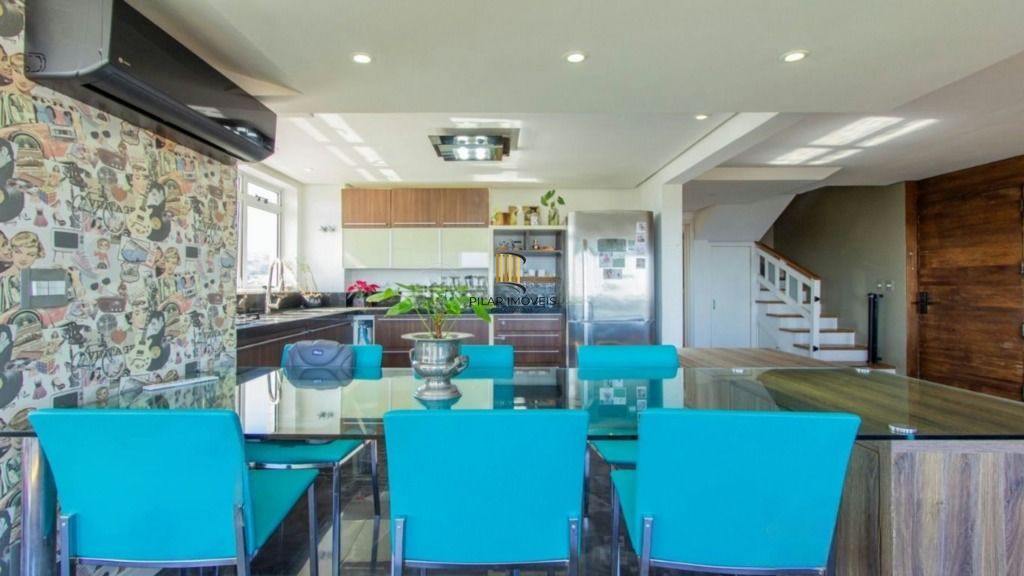 Cobertura mobiliada com piscina e vista 360° no Jardim Planalto – POA