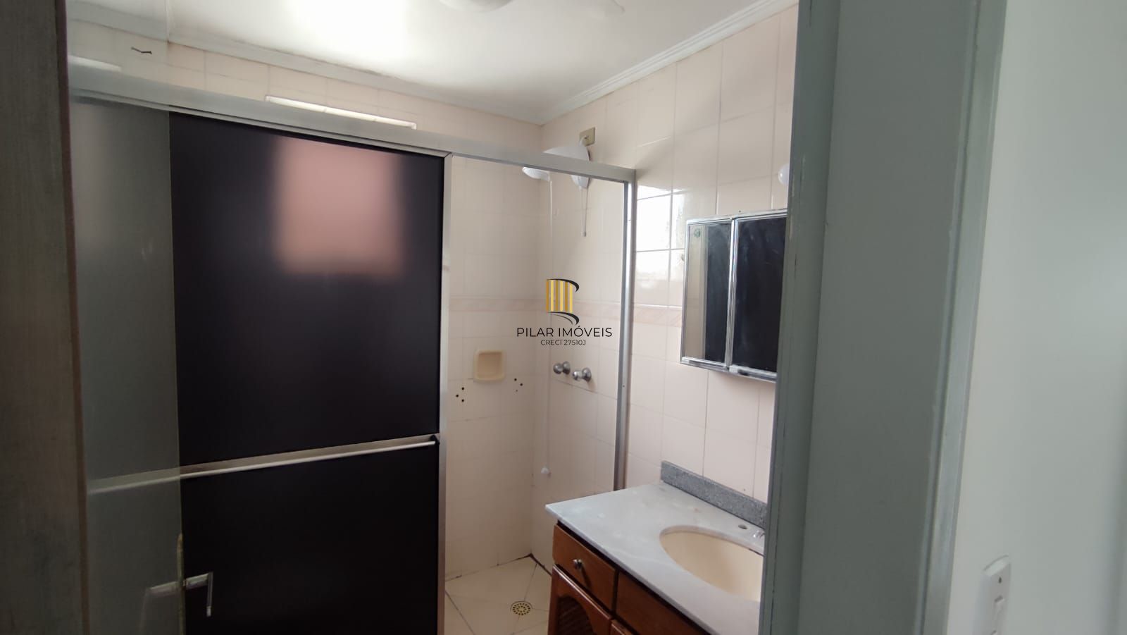 Apartamento 2 dorm com sacada, Mobiliado 1 vaga coberta Porto Alegre