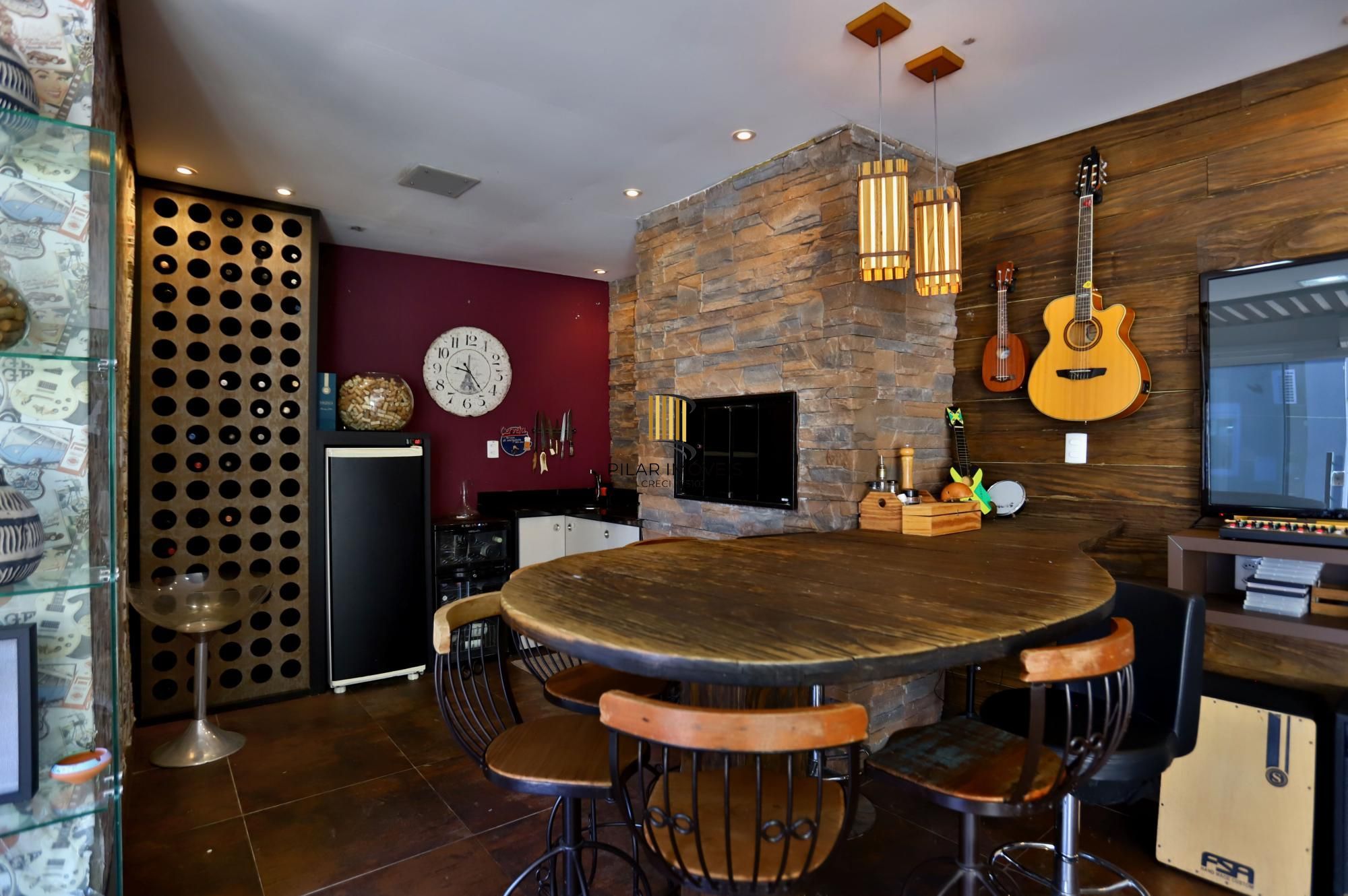 Casa mobiliada com suíte, patio e espaço gourmet completo