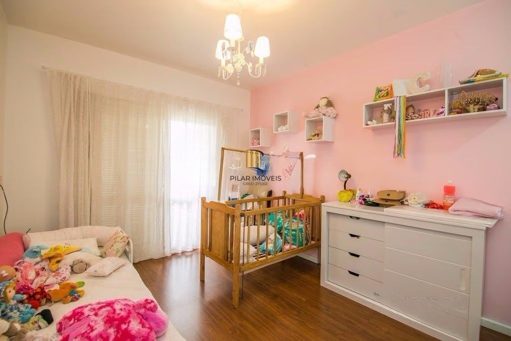Casa de esquina com 6 dormitórios, 430m², piscina, 4 vagas