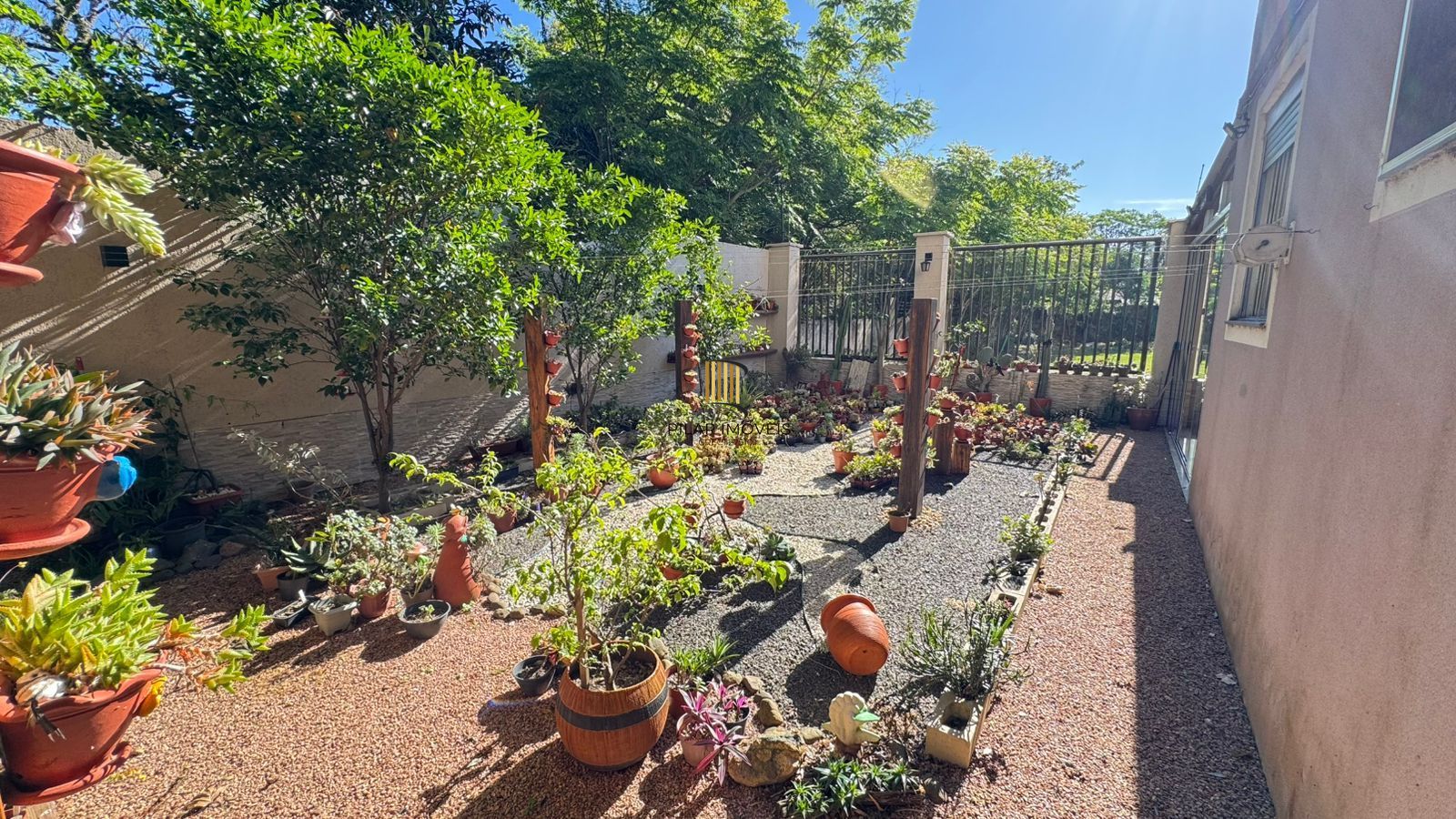 Garden com 3 dormitórios e pátio amplo na Zona Norte