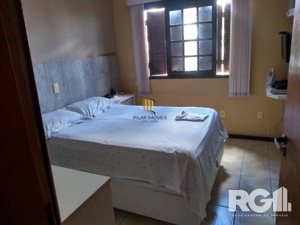 Excelente casa  3 dorm, 122m² privativos, amplo pátio com piscina nos fundos,  Rua Doutor João César Krieger