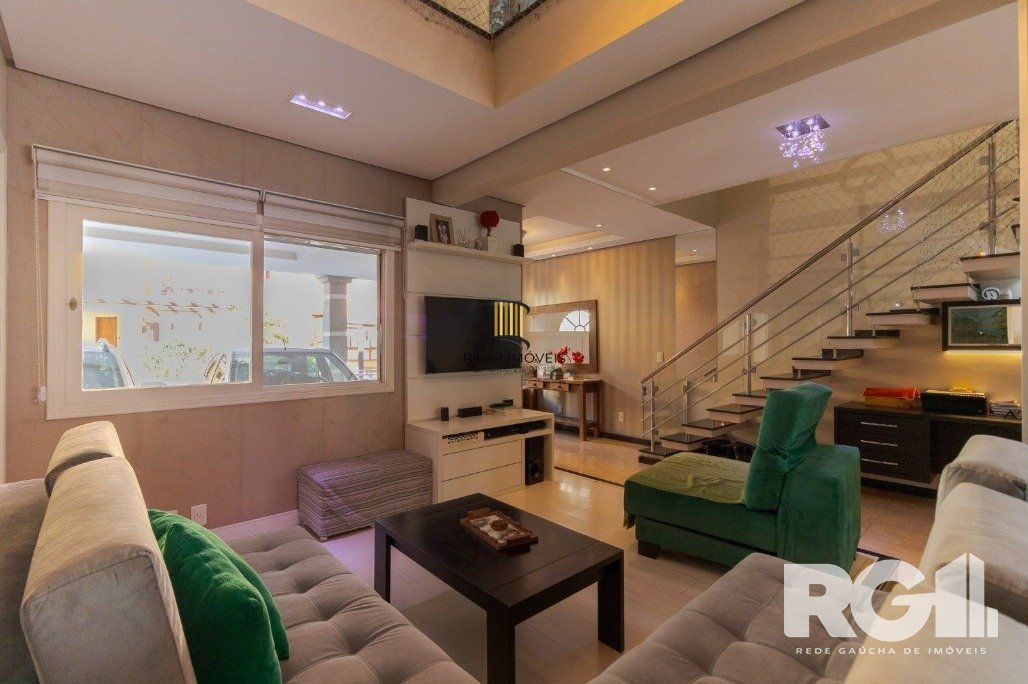 Casa em Condomínio com 3 Suítes, Espaço Gourmet e 5 Vagas de Garagem