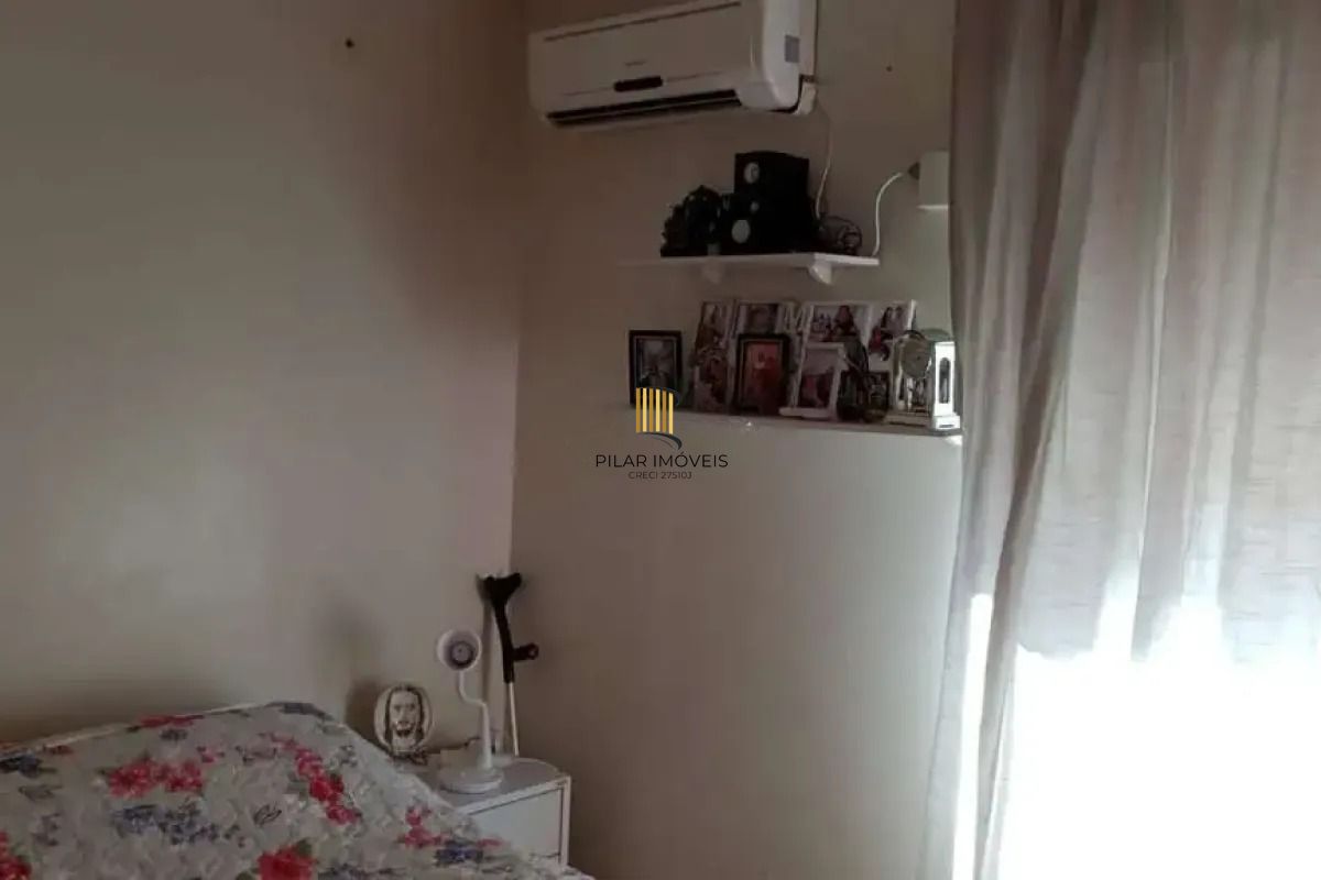 Apartamento com 2 dormitórios semimobiliado.