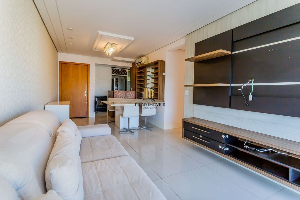 Apartamento mobiliado com lareira, suíte e sacada com vista definida