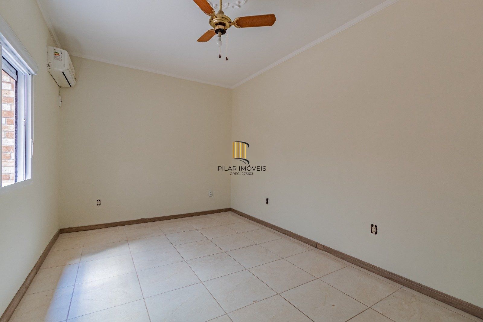 Térreo com pátio Semimobiliado, 2 Dormitórios, Próximo ao Praia de Belas