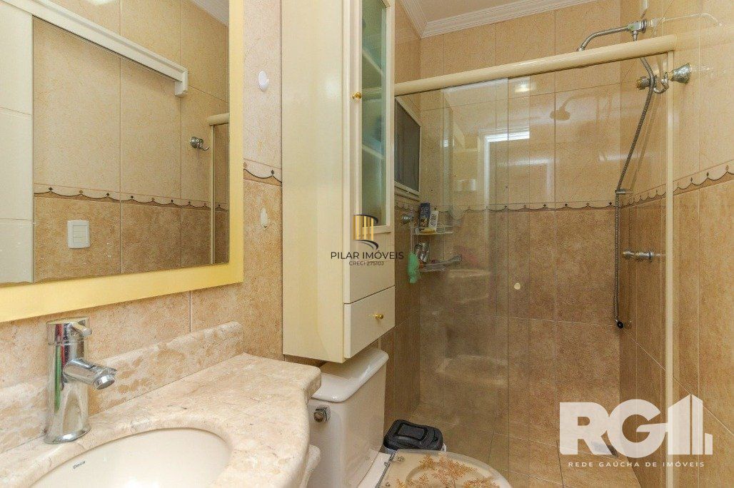 Casa em Condomínio com 3 Suítes, Espaço Gourmet e 5 Vagas de Garagem
