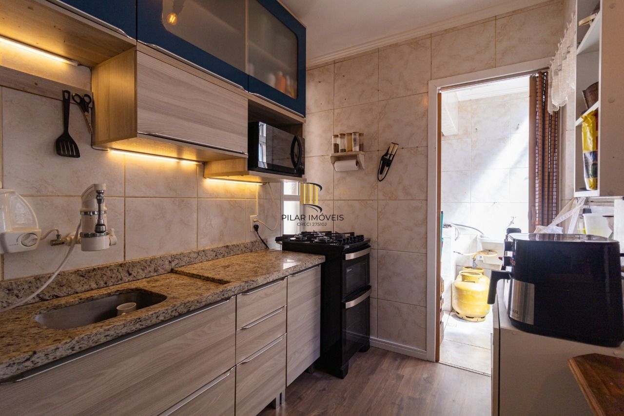 Apartamento de 2 dormitórios, transformado em 1, totalmente reformado.