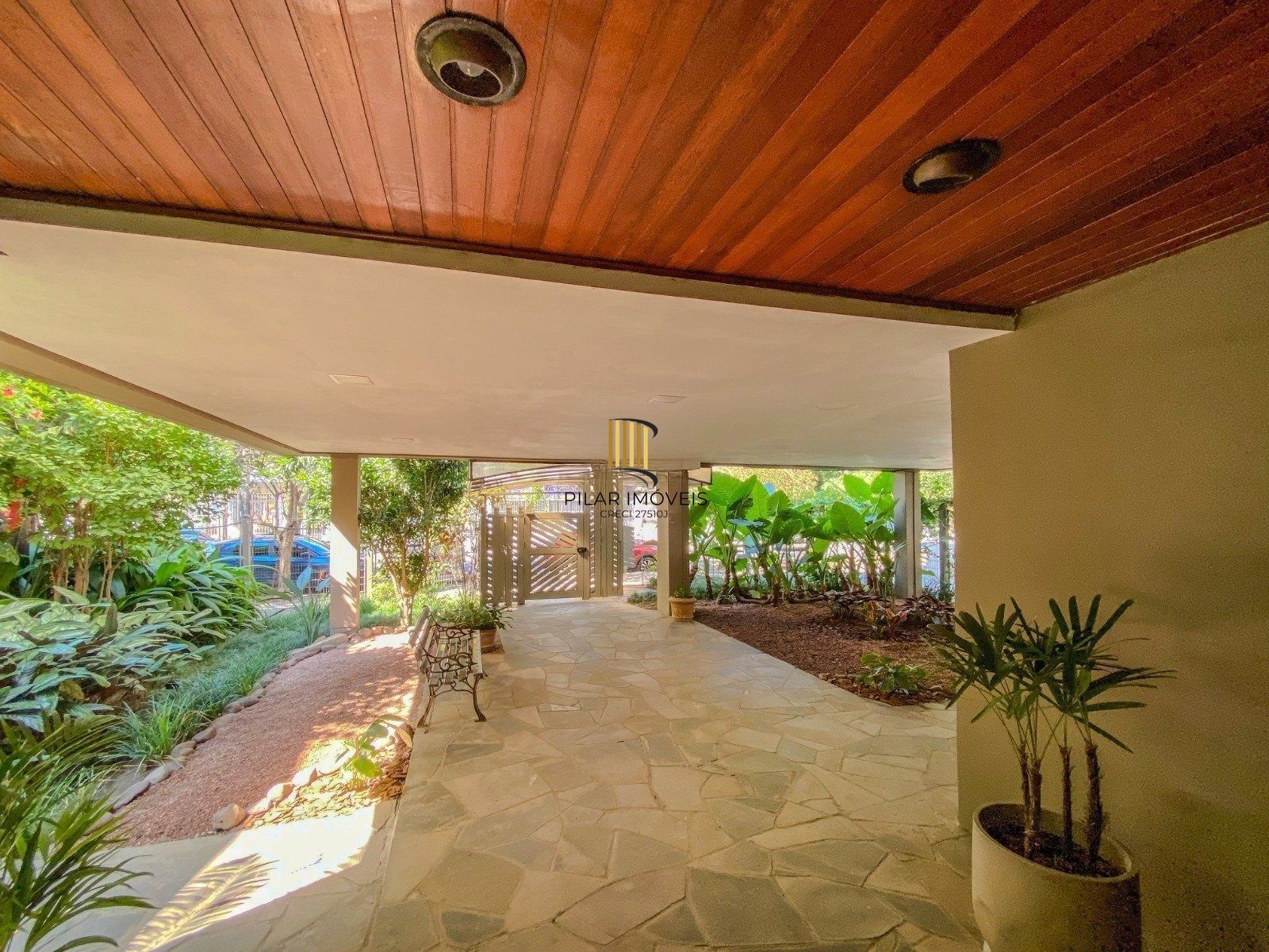 Cobertura com 2 dormitórios, sacada com vista definitiva