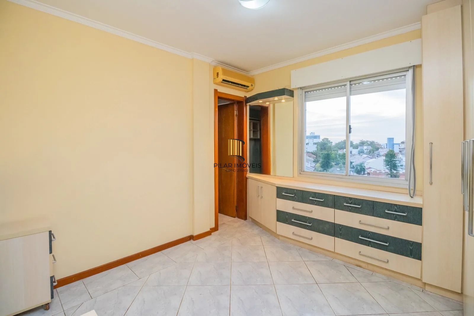 Cobertura com 3 dormitórios, suíte e 2 vagas.