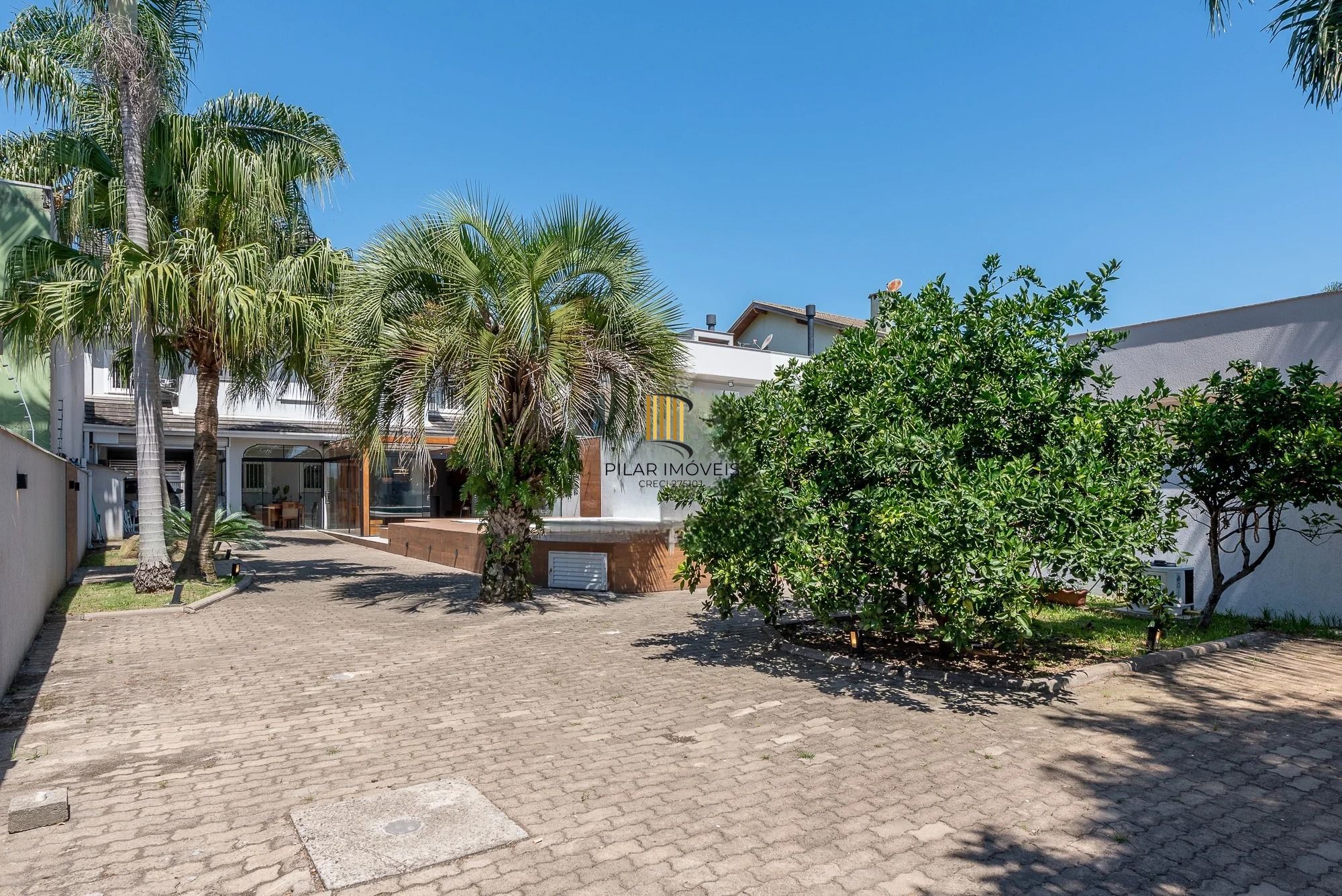 Casa alto padrão com 473m², piscina e 3 suítes no Ecoville – POA