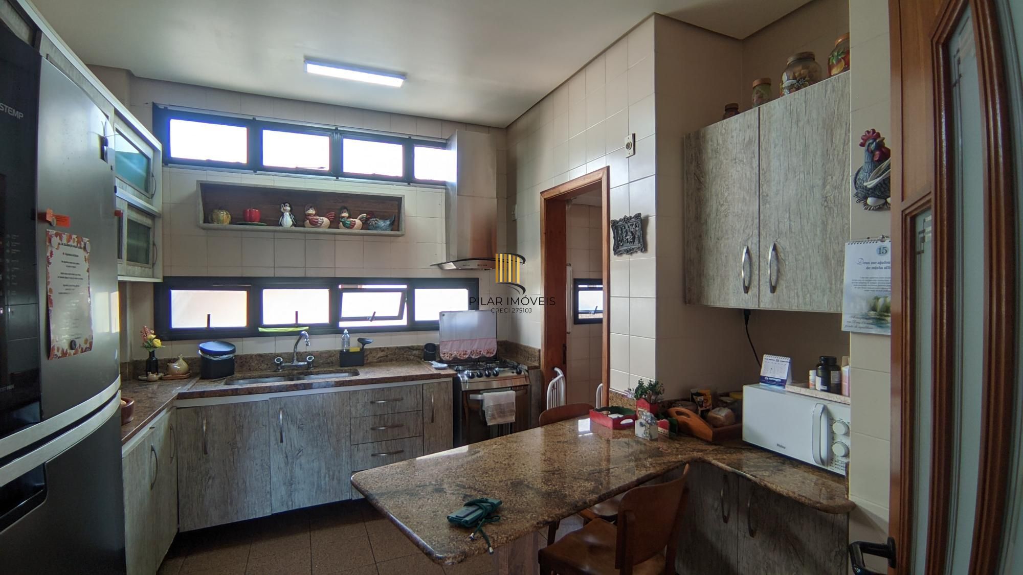 Cobertura com piscina 3 dorm, 2 vagas individuas, no bairro Petrópolis