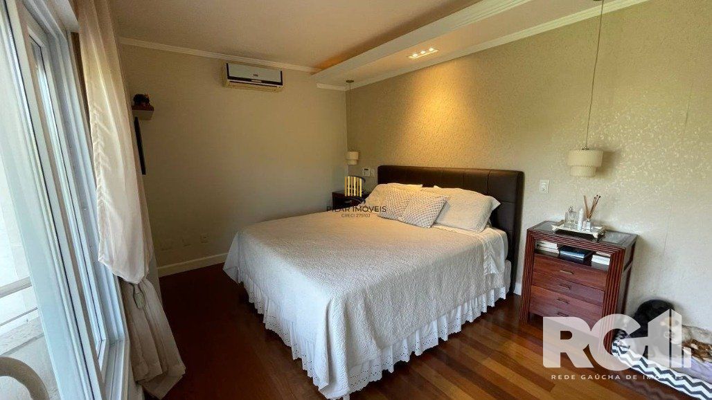 Casa 4 dormitórios no bairro Vila Ipiranga