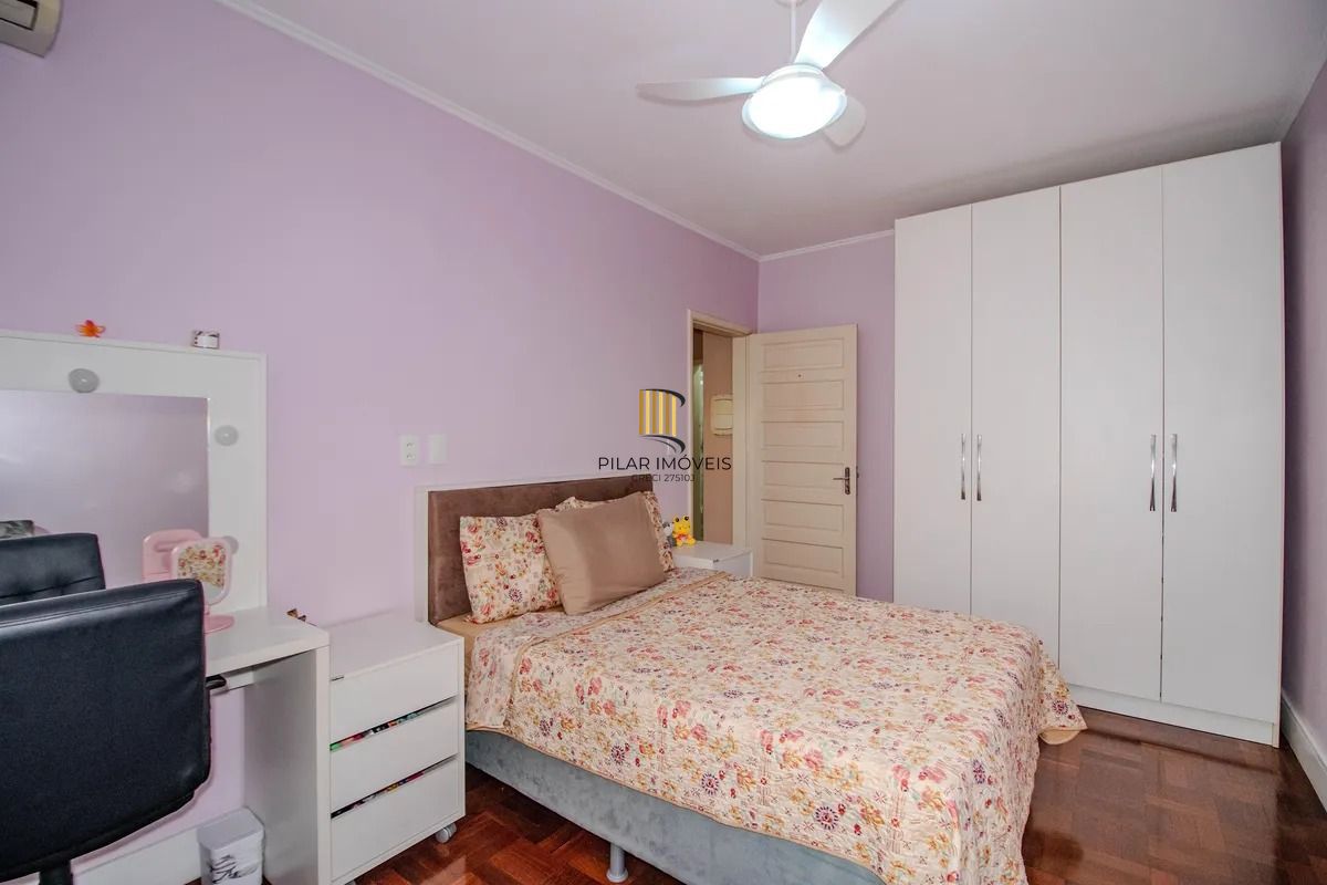 Casa Reformada com 5 Dormitórios e Amplo Pátio