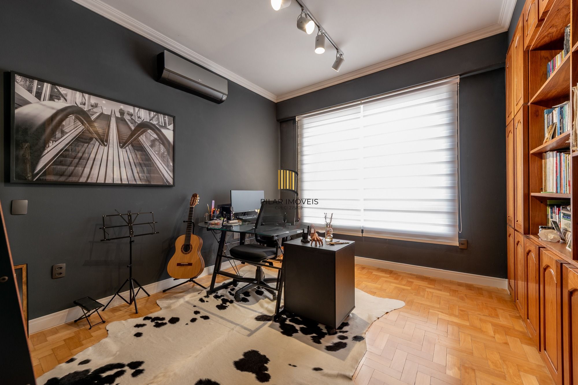 Apartamento com 295m² e 3 dormitórios, 1 suíte, 2 vagas individuais, no bairro Independência