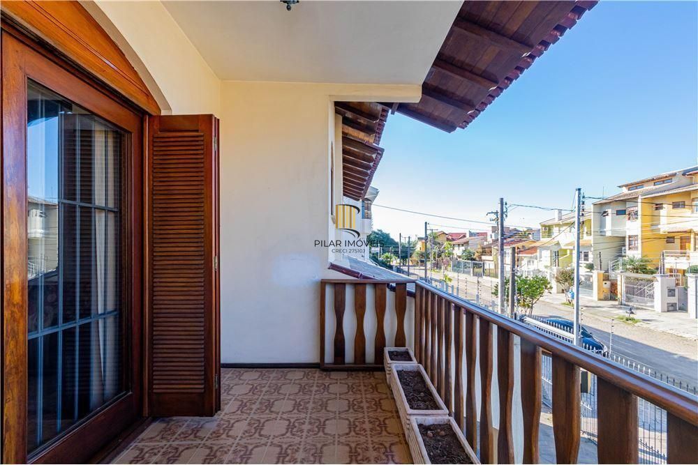 Ampla casa com 4 Dormitórios e Pátio na Zona Norte