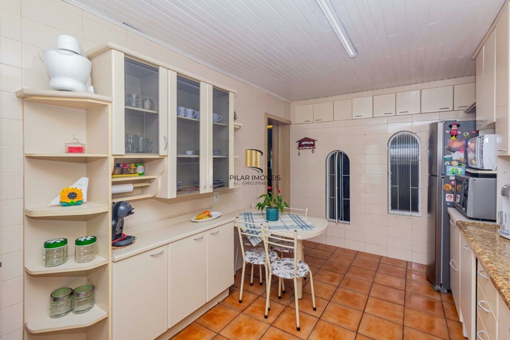 Casa 3 dormitórios, 2 suítes, piscina