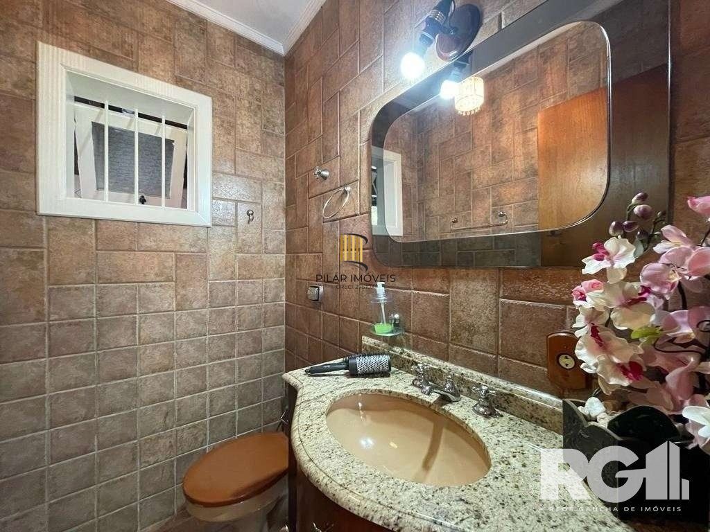 Casa 3 dormitórios no bairro Vila Cachoeirinha