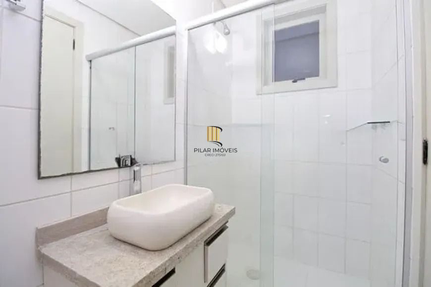 Apartamento com 2 dormitórios, suíte, churrasqueira e vaga de garagem.