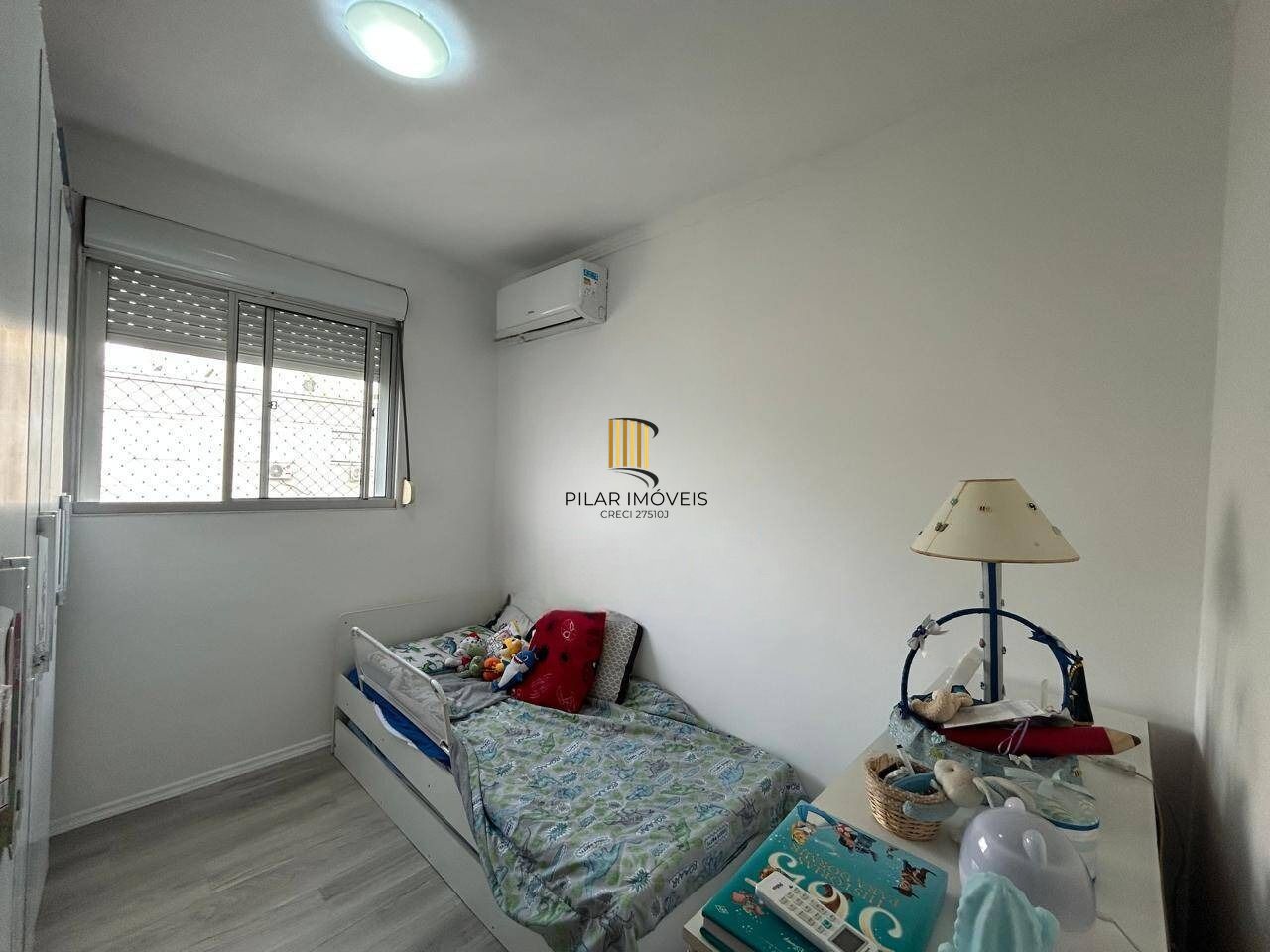 Apartamento com 2 dormitórios, suíte, sacada, churrasqueira e vaga.