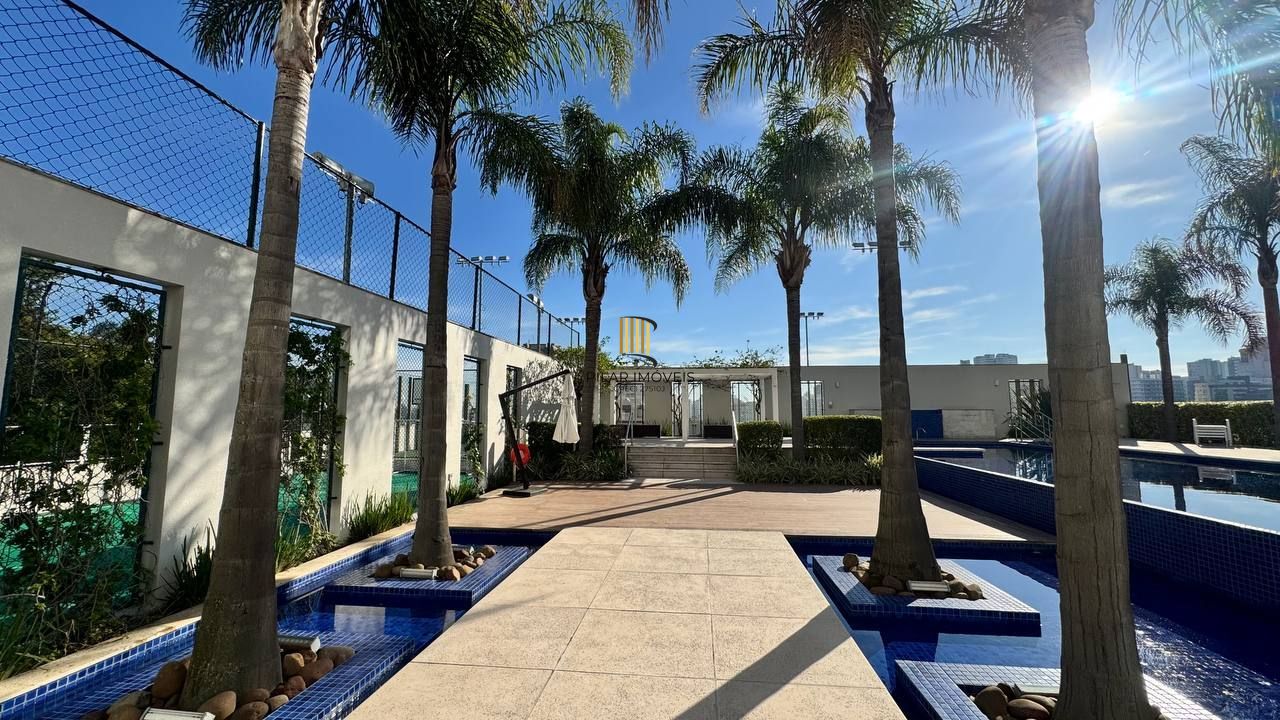 Amplo apartamento com 3 suítes, lavabo, lareira e 2 vagas individuais.