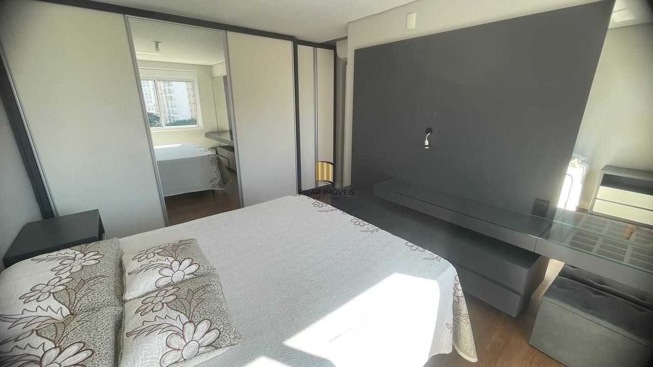 Apartamento 100% decorado com 92m², suíte, churrasqueira e 2 vagas de garagem.
