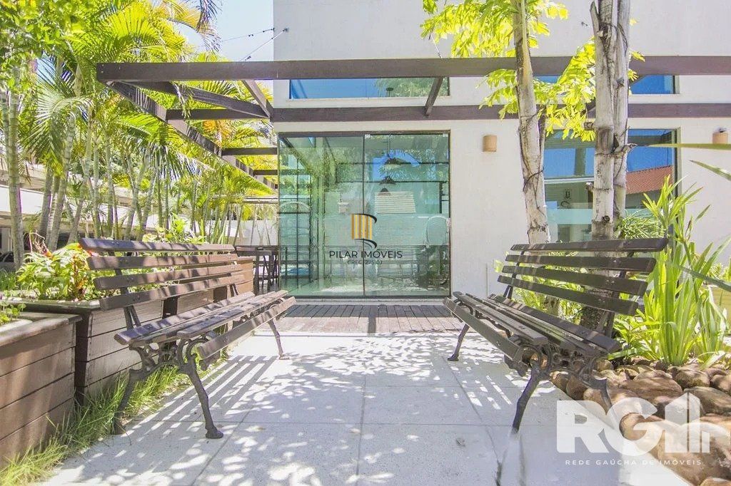 Apartamento com 94m², 3 quartos, 1 suíte, 2 vagas, no bairro Cristo Redentor em Porto Alegre..